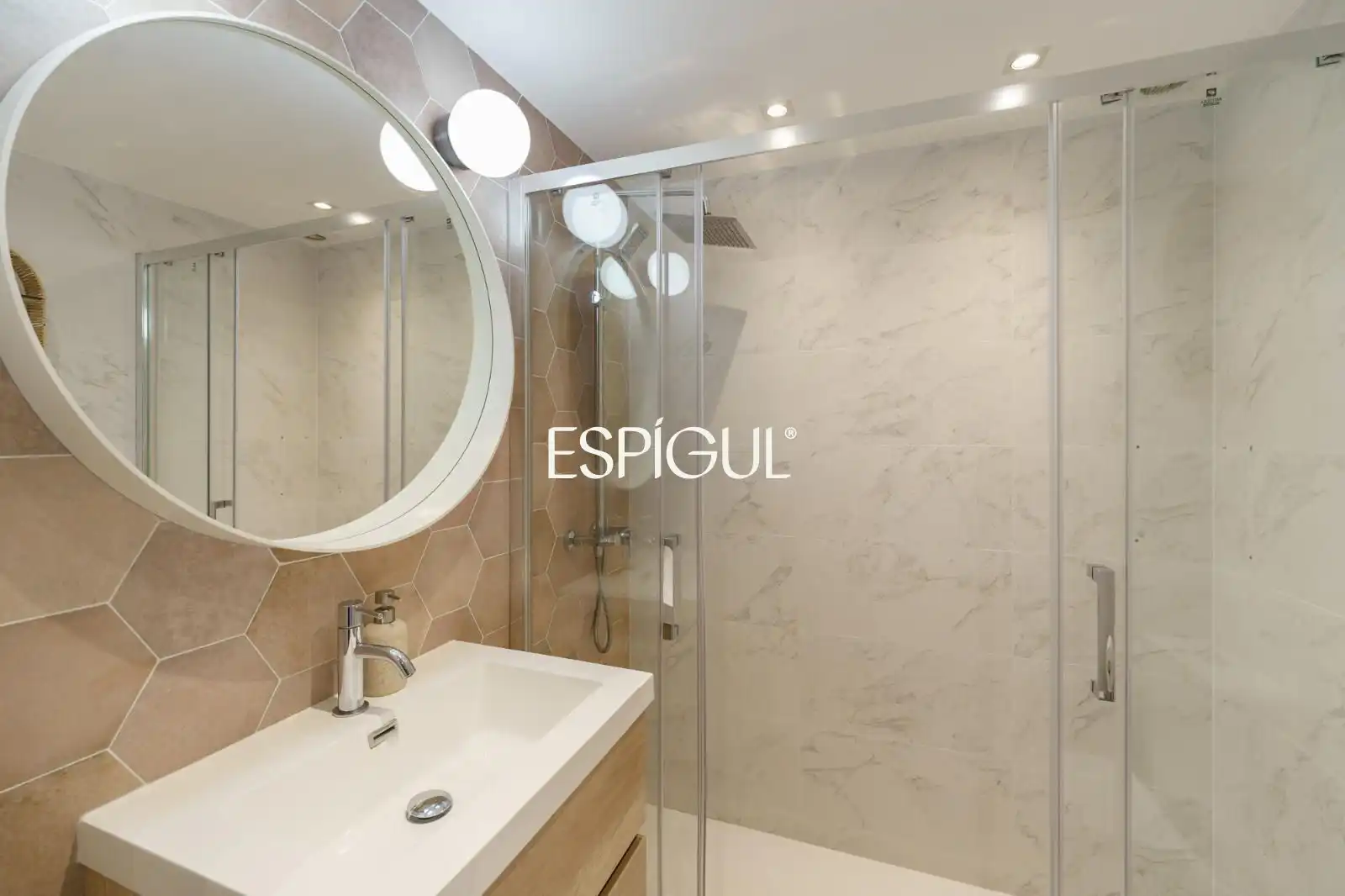 Baño de Piso de alquiler en Barcelona con Aire acondicionado, Calefacción y Terraza