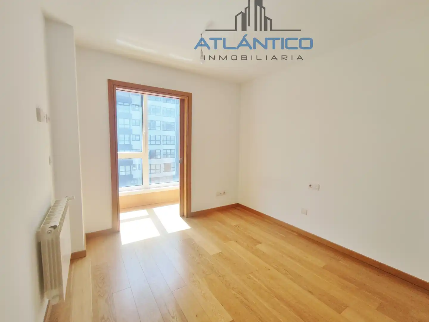 Piso en venta en A Coruña Capital  con Calefacción, Trastero y Horno