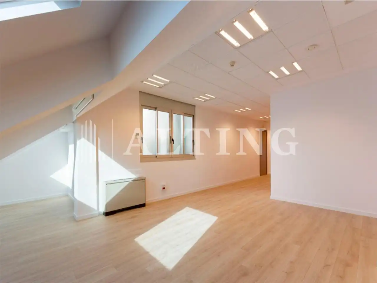 Office space with lift to rent in Carrer Aragó 182, imagen 5