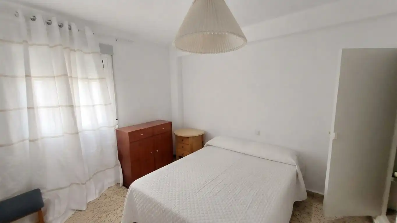 Dormitori de Pis de lloguer en Rincón de la Victoria amb Terrassa, Moblat i Forn