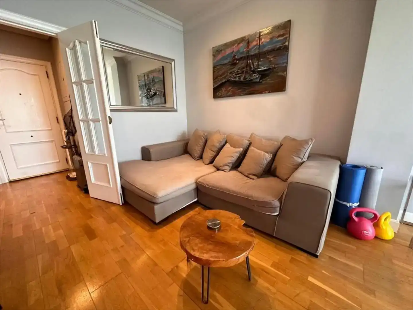 Sala d'estar de Pis de lloguer en Donostia - San Sebastián  amb Parquet, Moblat i Balcó