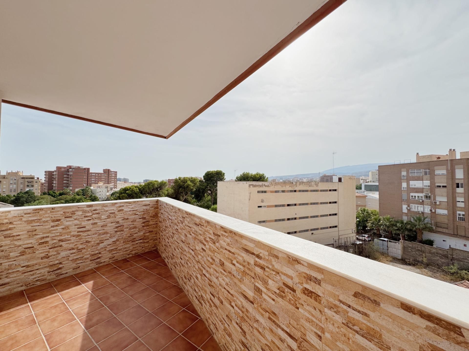 Terrassa de Pis en venda en  Almería Capital amb Calefacció, Terrassa i Traster
