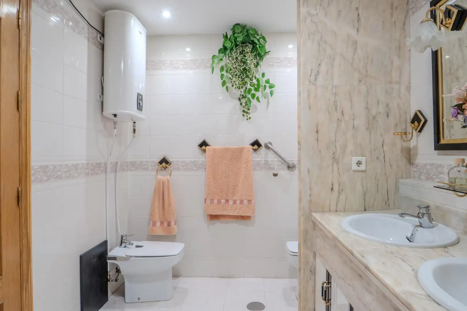 Bathroom of Detached homes for sale in Córdoba  with Private garden, Terrace and Storage room