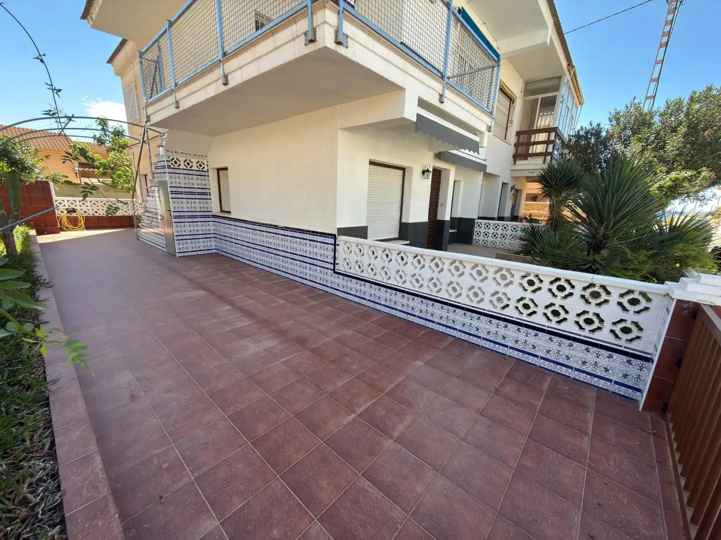 Dúplex con jardín en venta en Calabardina