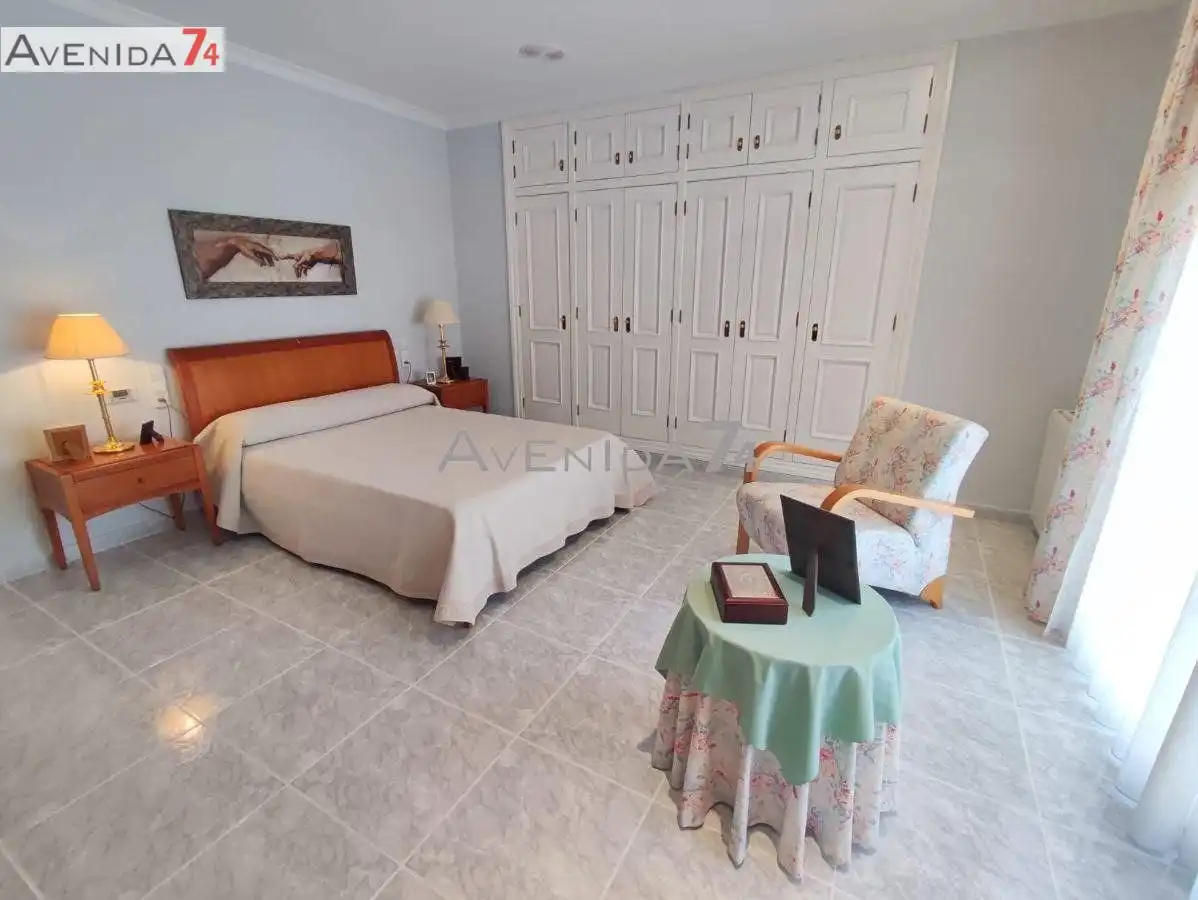 Houses for sale in Los Angeles - Apolonia