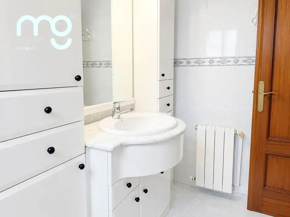 Bathroom of Flat for sale in Mataró  with Air Conditioner, Heating and Terrace