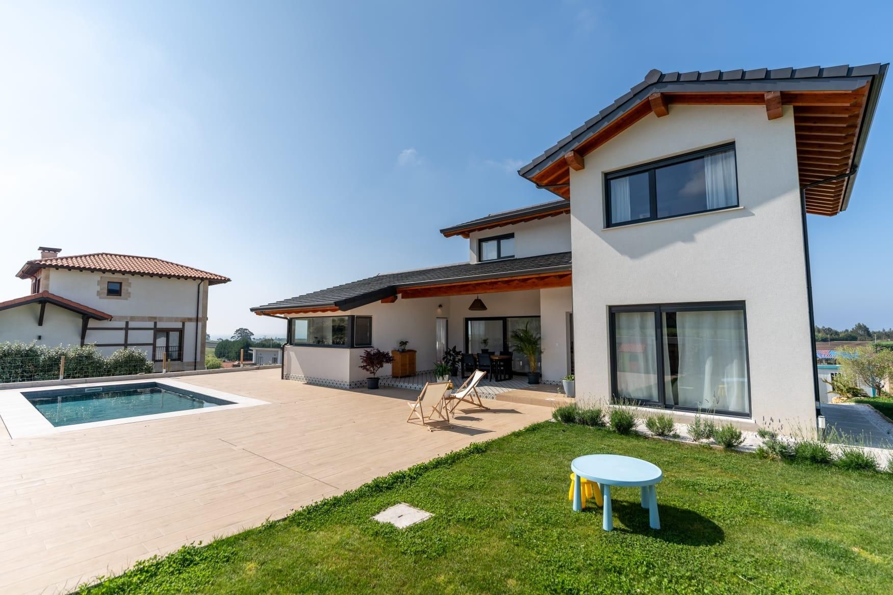 Vista exterior de Casa o chalet en venta en Suances con Calefacción, Jardín privado y Terraza