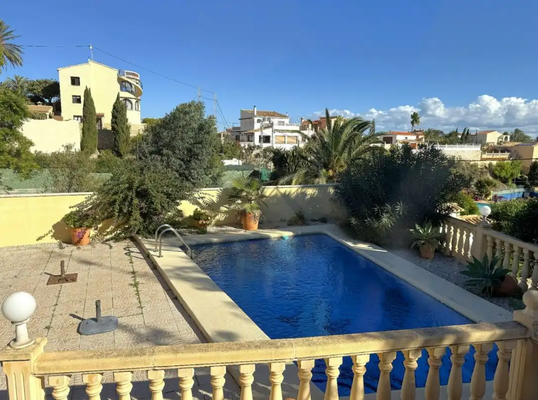 Schwimmbecken von Haus oder Chalet zum Verkauf in Calpe / Calp mit Klimaanlage, Heizung und Privatgarten