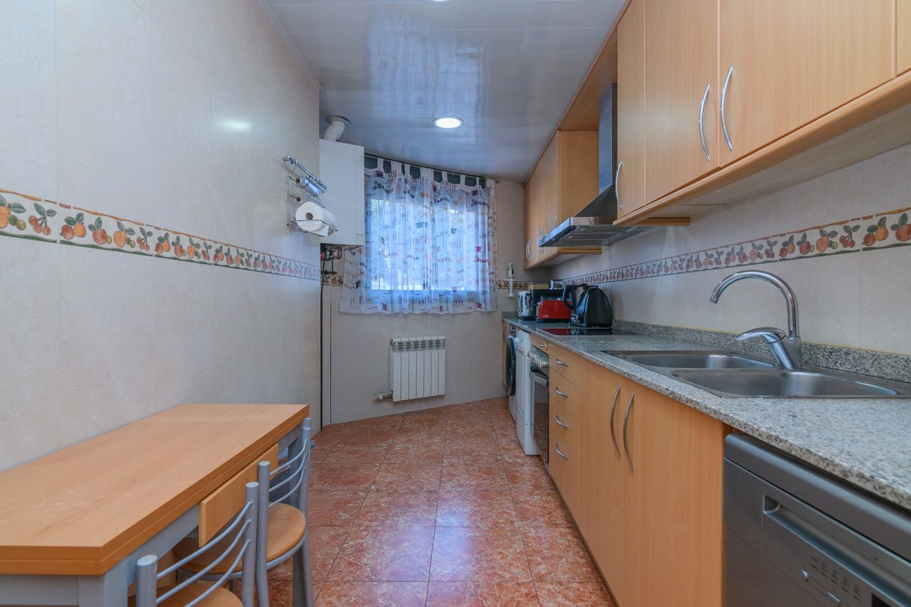 Cuina de Planta baixa en venda en Gavà amb Calefacció i Forn