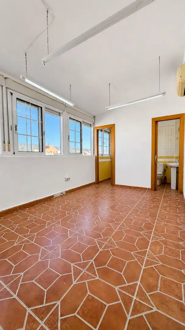 Ático en venta en Almería con Aire acondicionado, Terraza y Trastero