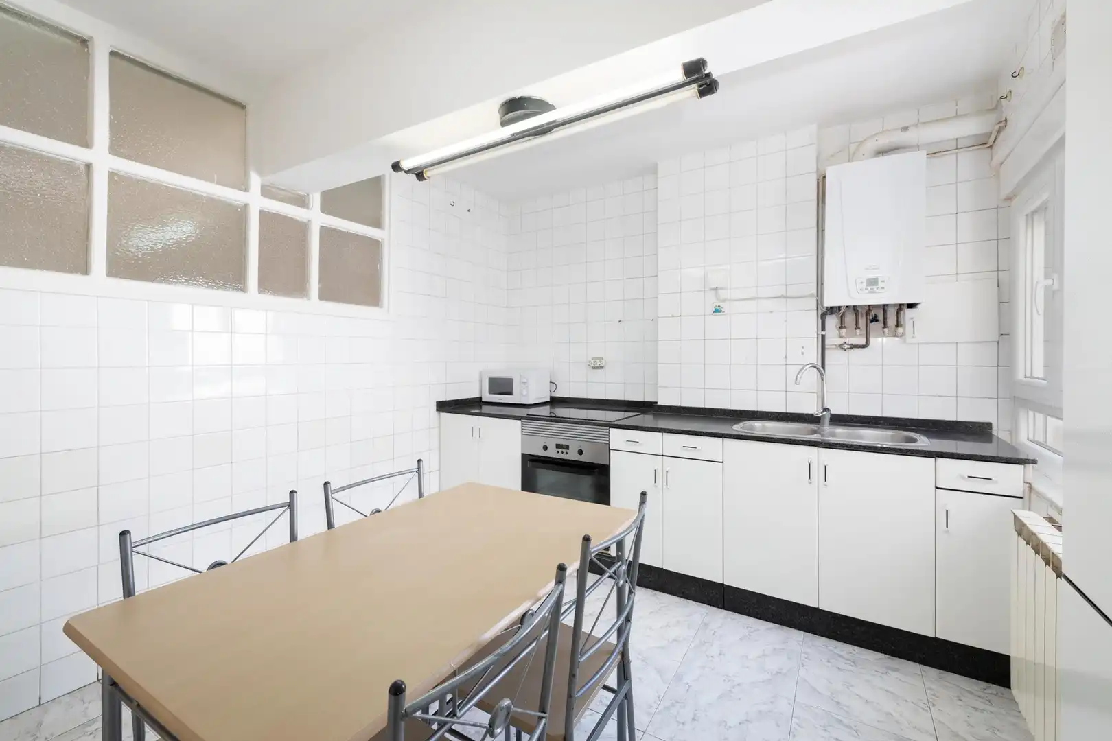 Cocina de Piso en venta en Gijón  con Calefacción