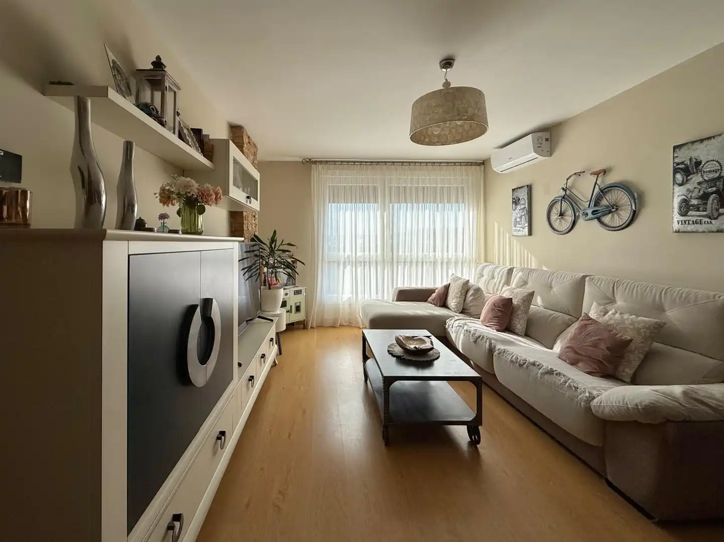 Living room of Flat for sale in Tudela  with Air Conditioner, Heating and Parquet flooring