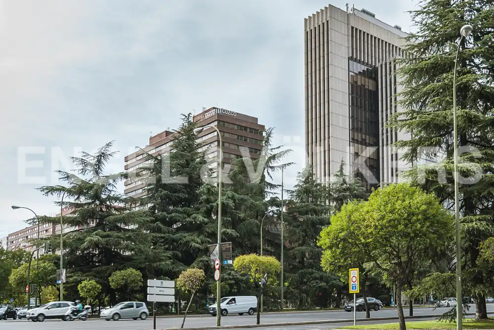 Außenansicht von Wohnung zum Verkauf in Madrid mit Klimaanlage, Heizung und Privatgarten