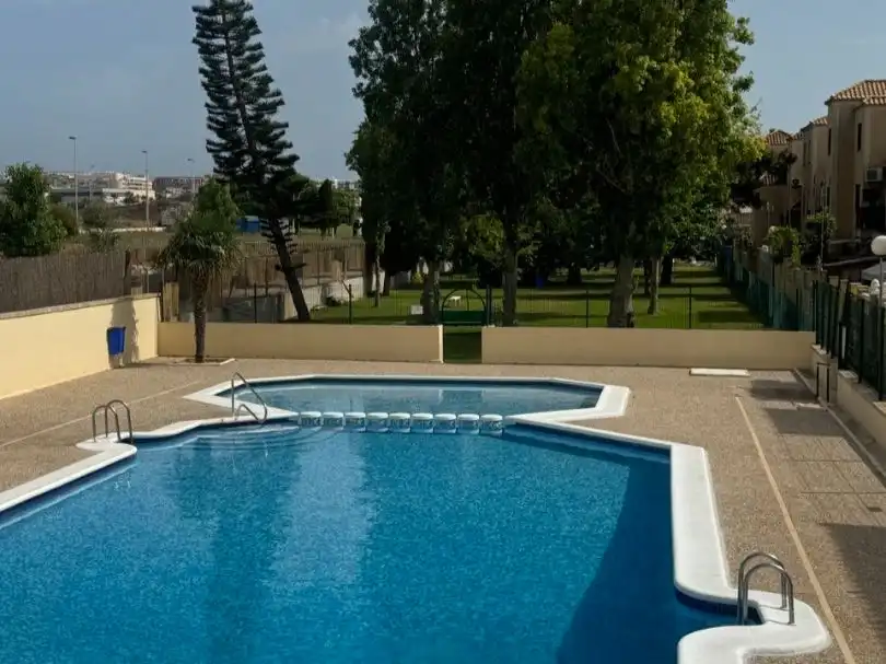 Dúplex amb piscina en venda a Urbanización Jardín del Mar III 11