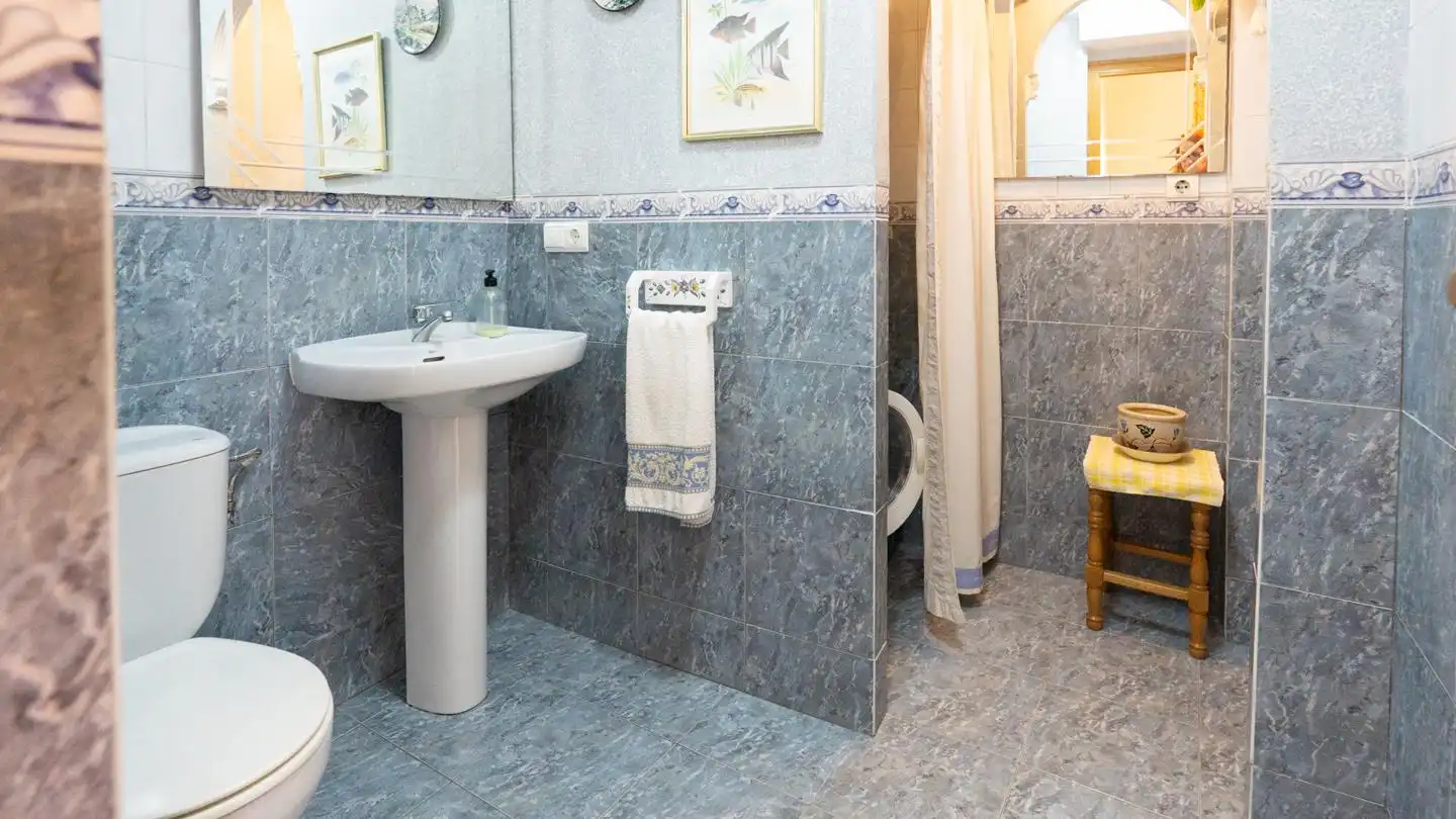 Baño de Casa adosada en venta en Santa Pola con Terraza, Piscina y Amueblado