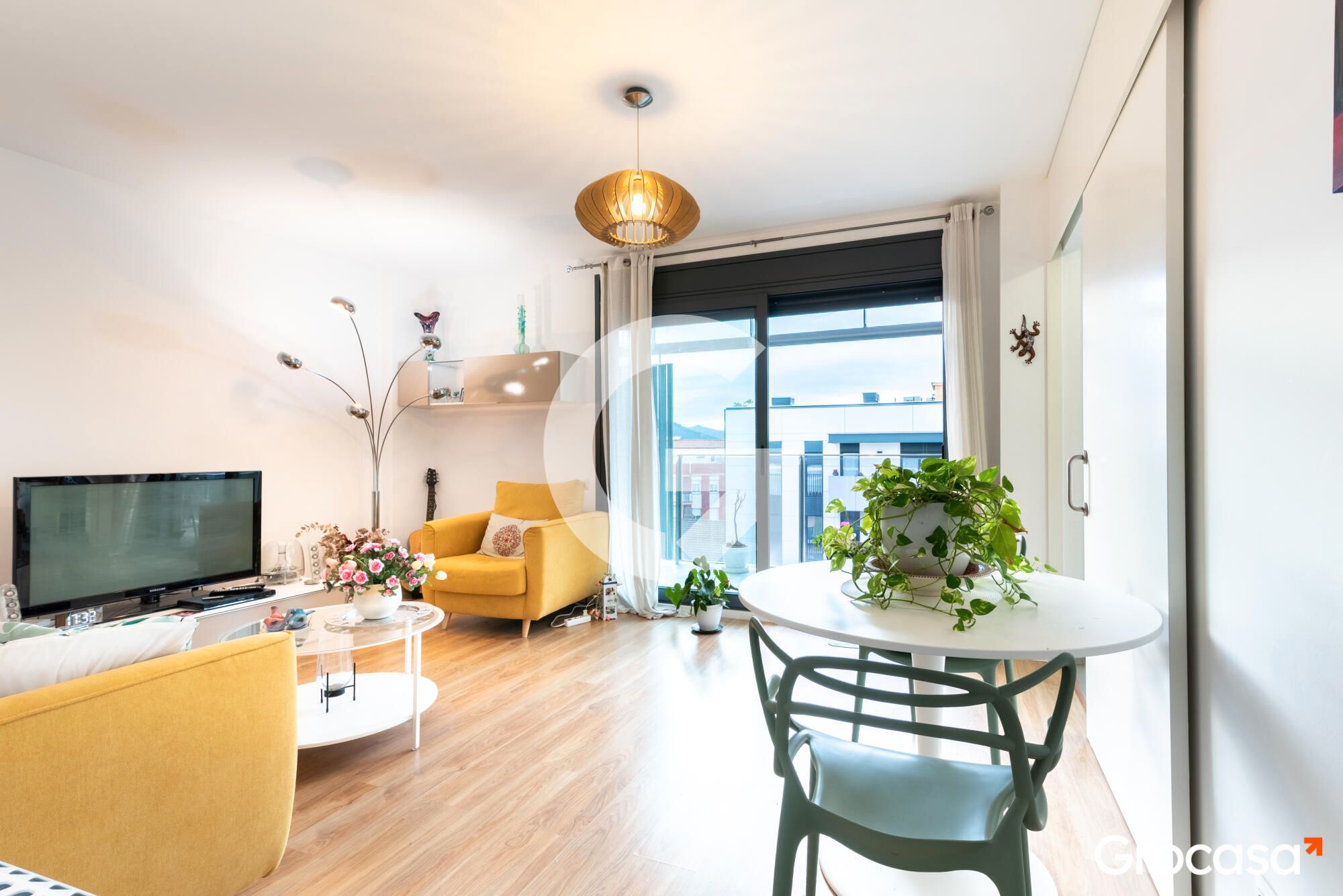 Living room of Flat for sale in Sant Feliu de Llobregat  with Air Conditioner, Oven and TV