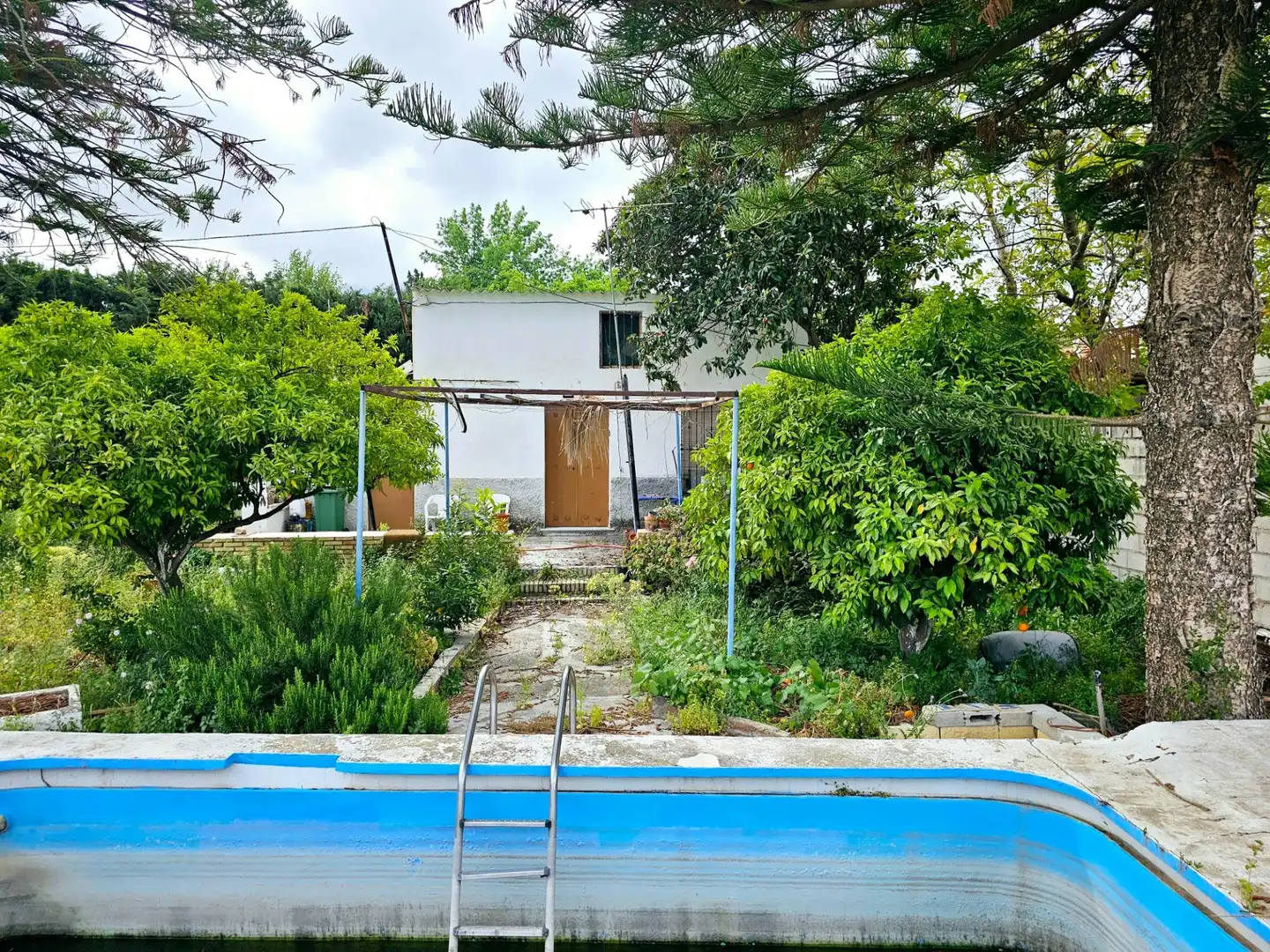 Schwimmbecken von Grundstücke zum Verkauf in Alhaurín El Grande