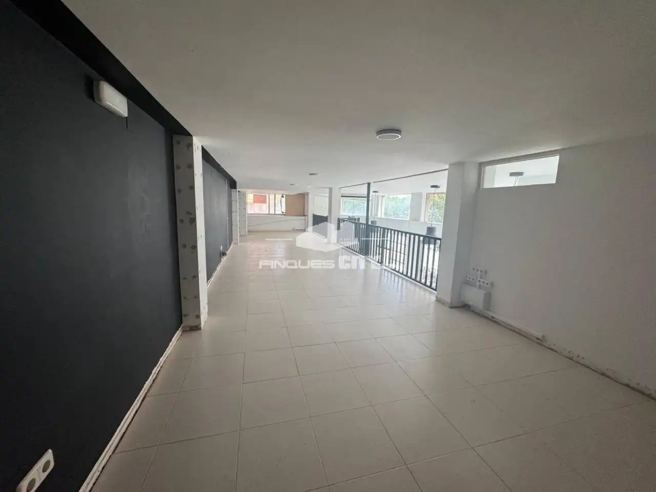 Business premises to rent in Avenida Hispanitat, imagen 2