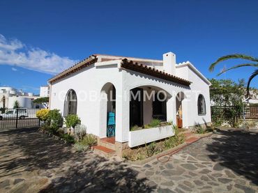 Xalet amb jardí en venda a Carrer Cala Llarga