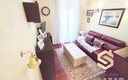 Sala d'estar de Pis en venda en Bilbao  amb Calefacció i Balcó