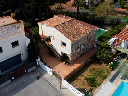 Vista exterior de Casa o xalet en venda en Pineda de Mar amb Aire condicionat, Calefacció i Jardí privat