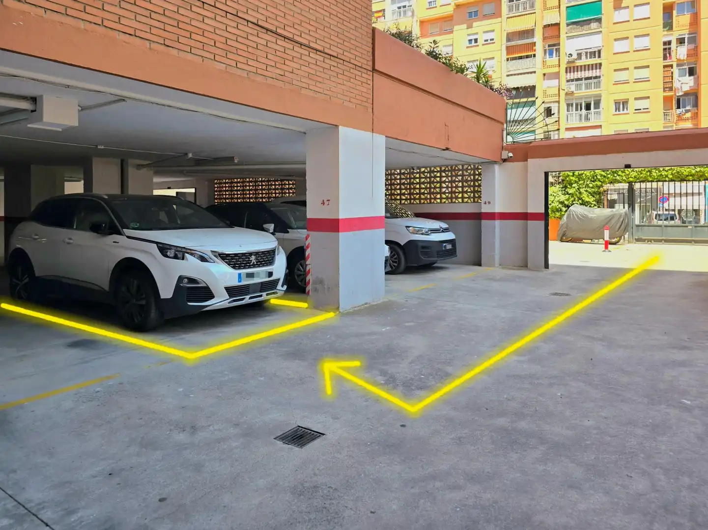 Parkplatz von Wohnung zum Verkauf in Torremolinos mit Klimaanlage, Parkett und Terrasse