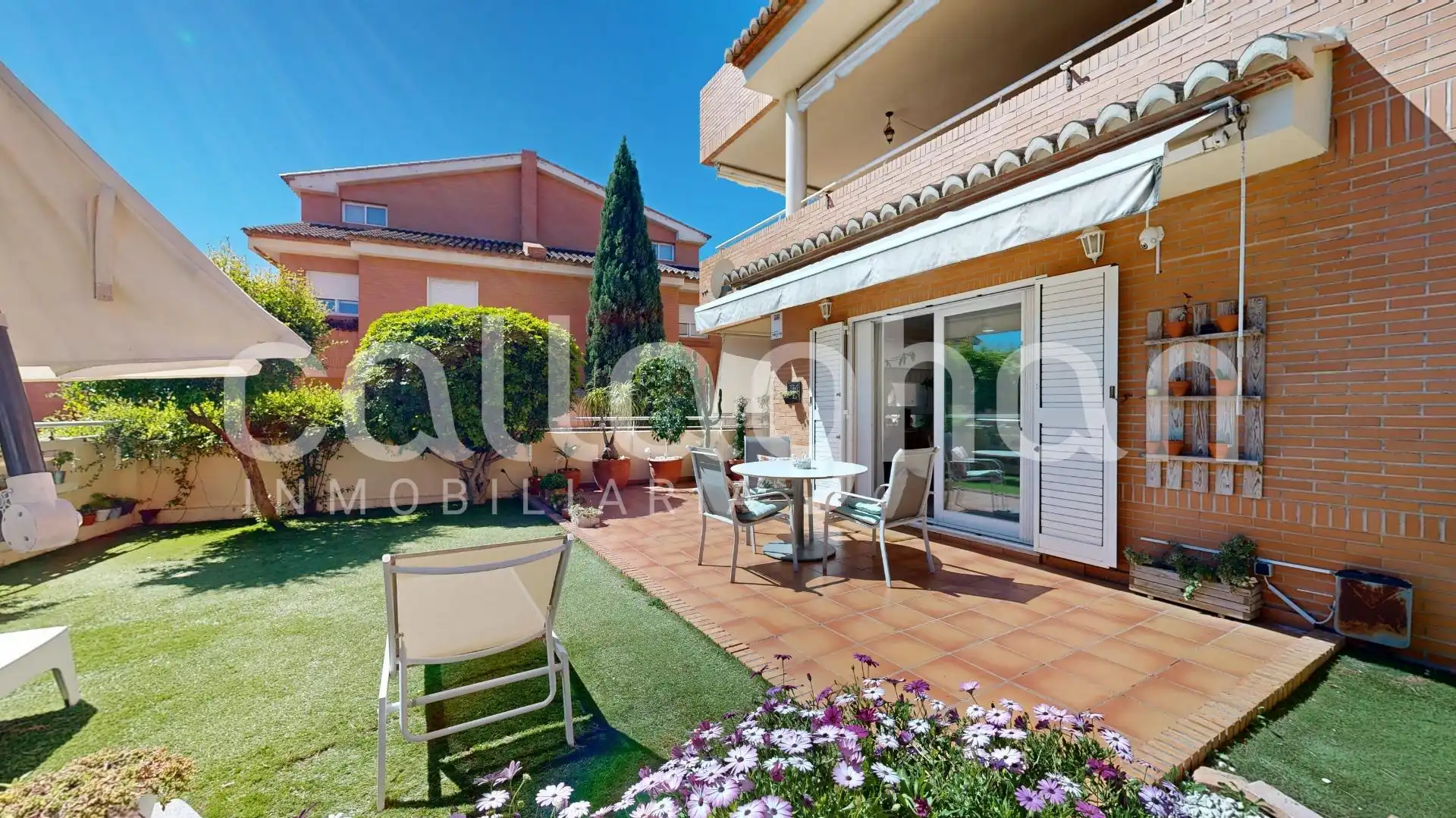 Garden of Ground floor for sale in Valencia  with Air Conditioner, Private garden and Storage room