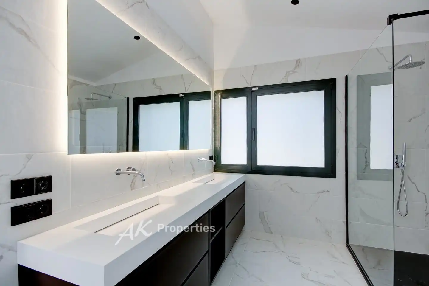 Badezimmer von Haus oder Chalet zur Miete in Castelldefels mit Klimaanlage, Privatgarten und Terrasse