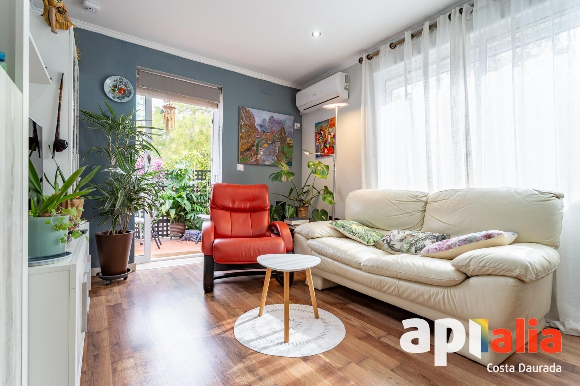 Sala d'estar de Àtic en venda en Cambrils amb Parquet