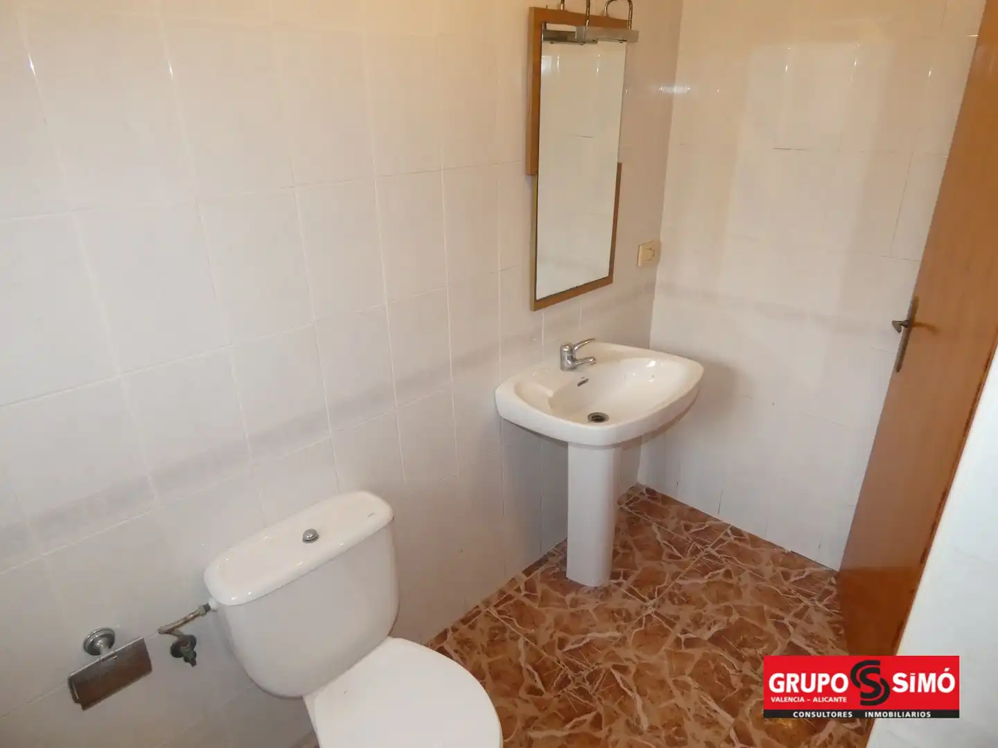 Badezimmer von Einfamilien-Reihenhaus zum Verkauf in Chilches / Xilxes mit Terrasse und Ofen