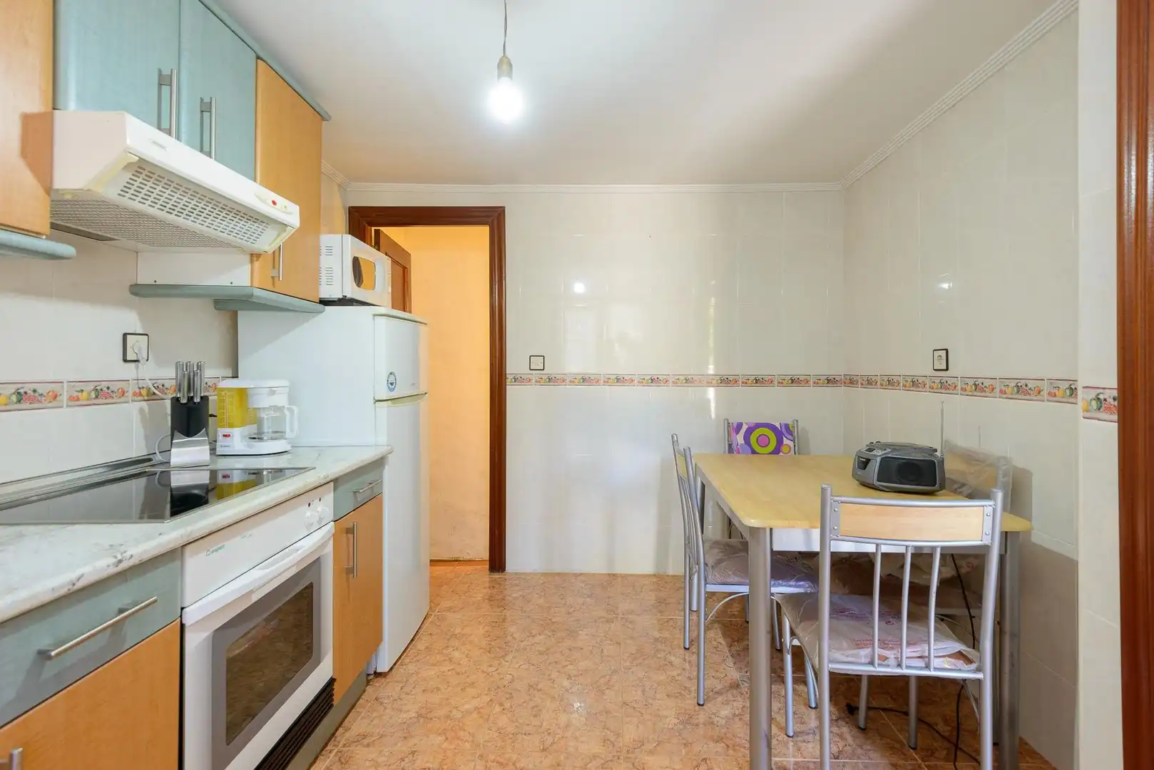 Cuina de Casa adosada en venda en Mieres (Asturias) amb Jardí privat, Terrassa i Moblat