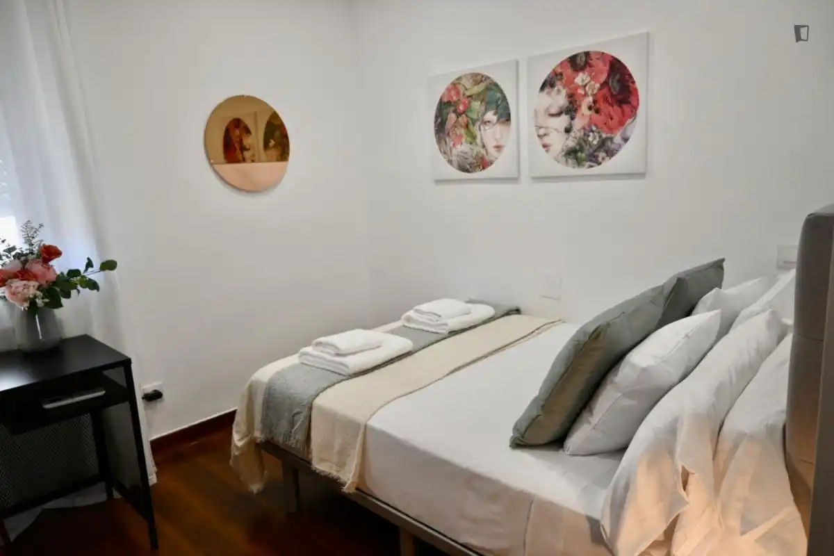 Dormitori de Apartament de lloguer en Madrid amb Aire condicionat, Calefacció i Moblat