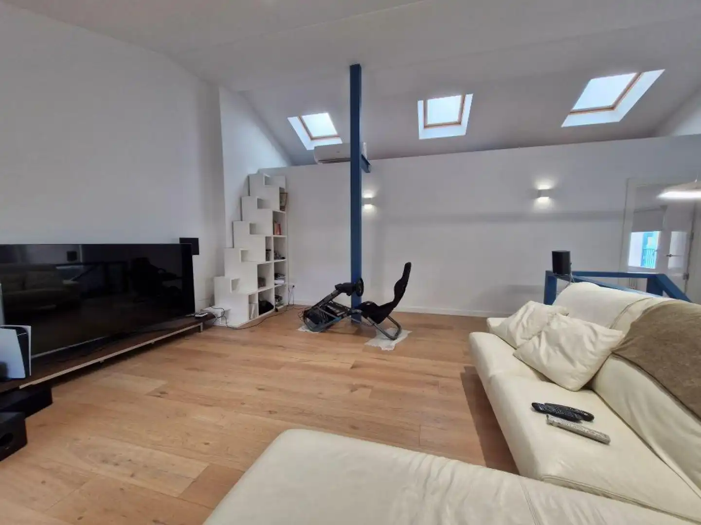 Sala d'estar de Casa adosada en venda en Torrelavega  amb Aire condicionat, Calefacció i Jardí privat
