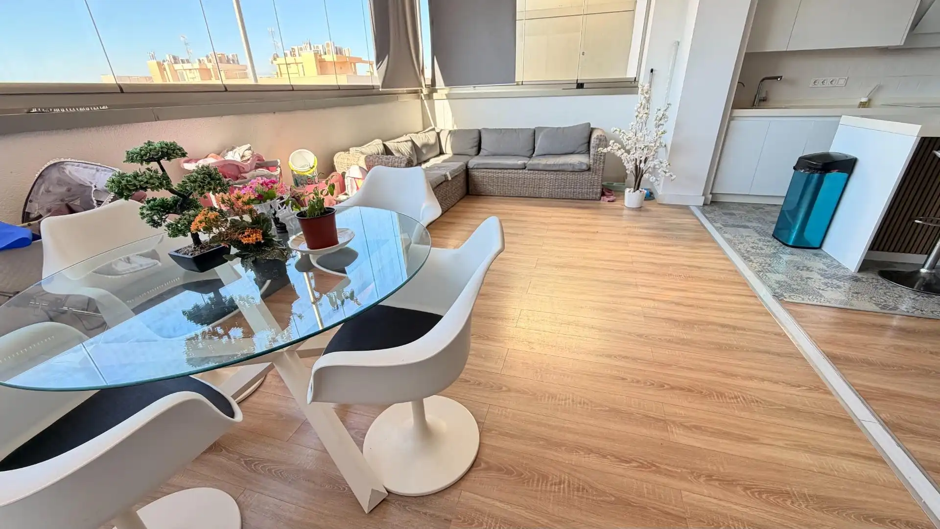 Wohnzimmer von Dachboden zum Verkauf in Elche / Elx mit Heizung, Terrasse und Abstellraum