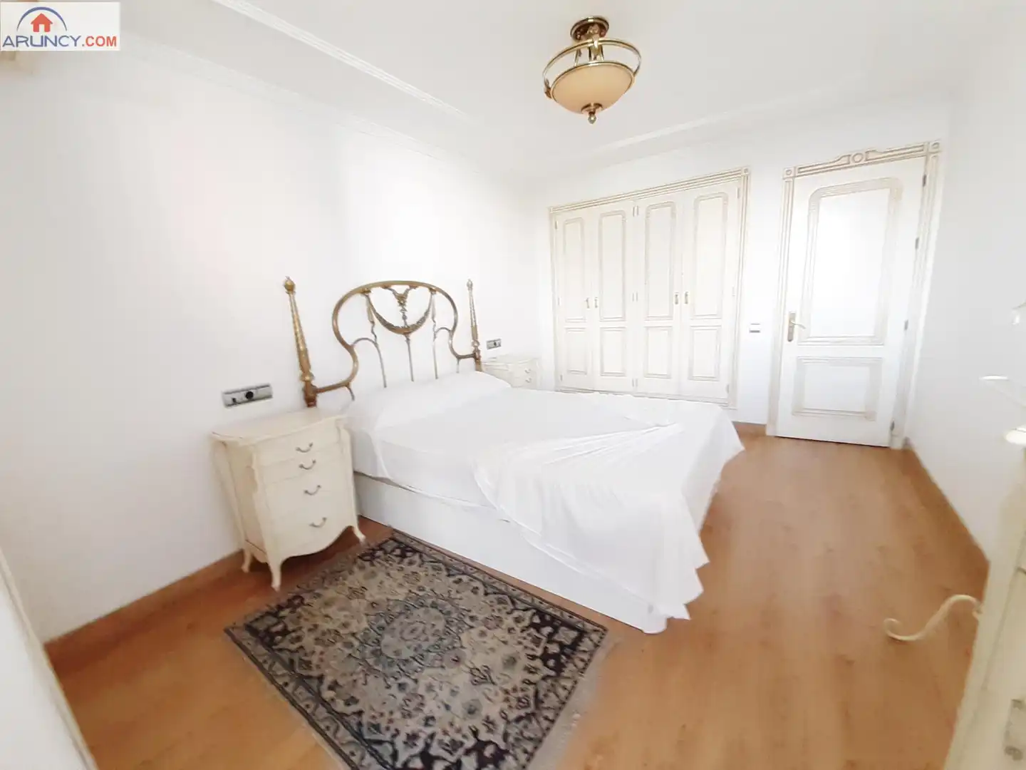Schlafzimmer von Wohnung zur Miete in Sevilla mit Klimaanlage, Privatgarten und Parkett
