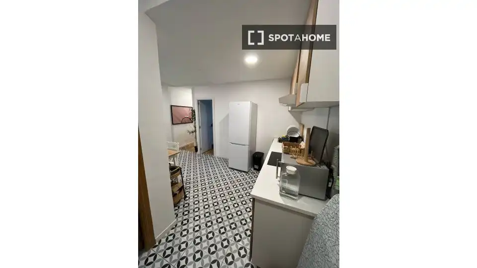 Kitchen of Flat for share in Madrid  with Air Conditioner, Heating and Furnished