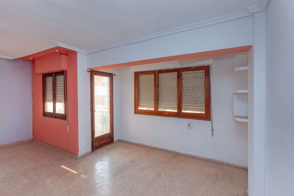 Flat for sale in C/ Pintor Lopez , Mestrets