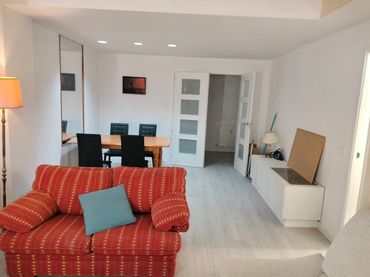 Flat with balcony to rent in Calle Serafín Olave