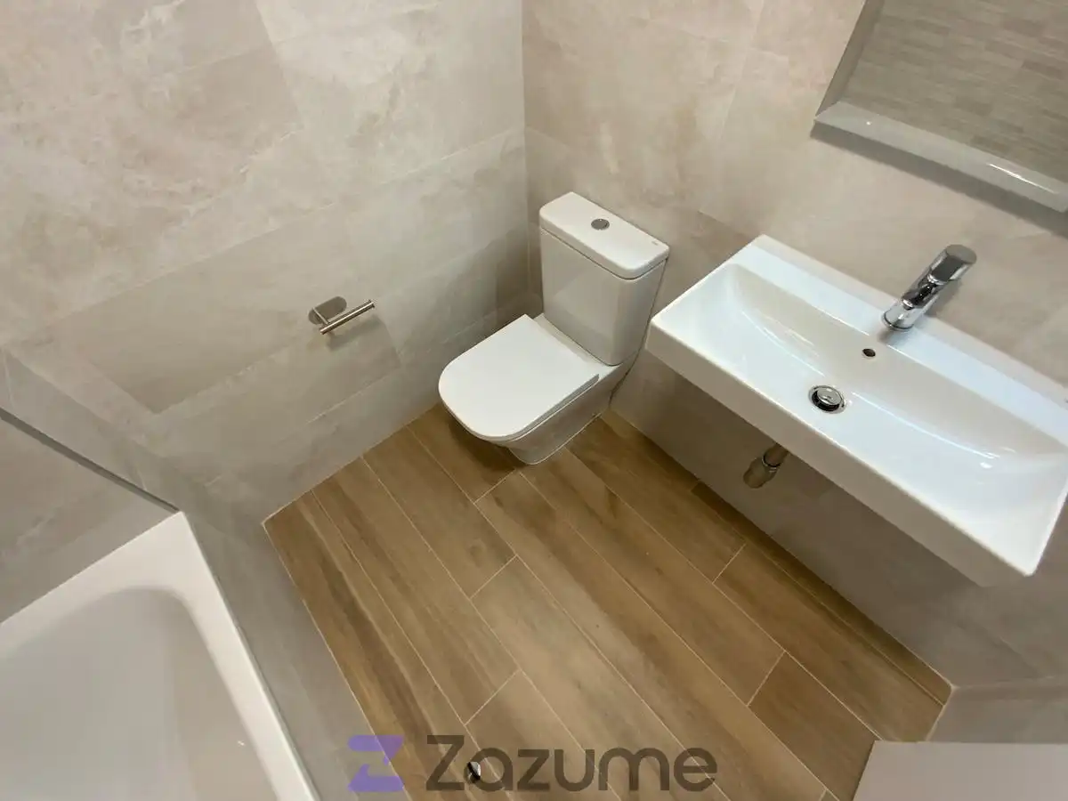 Bathroom of Flat for rent in Valencia  with Air Conditioner, Heating and Private garden