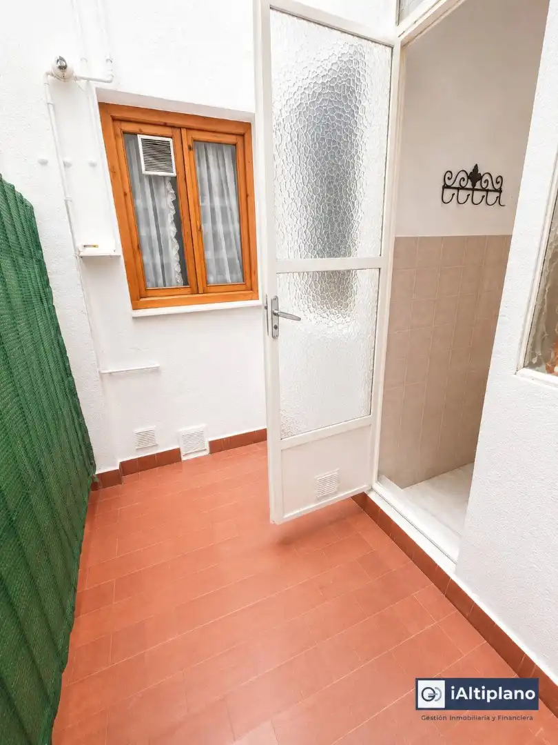 Baño de Piso en venta en Baza con Calefacción, Terraza y Trastero