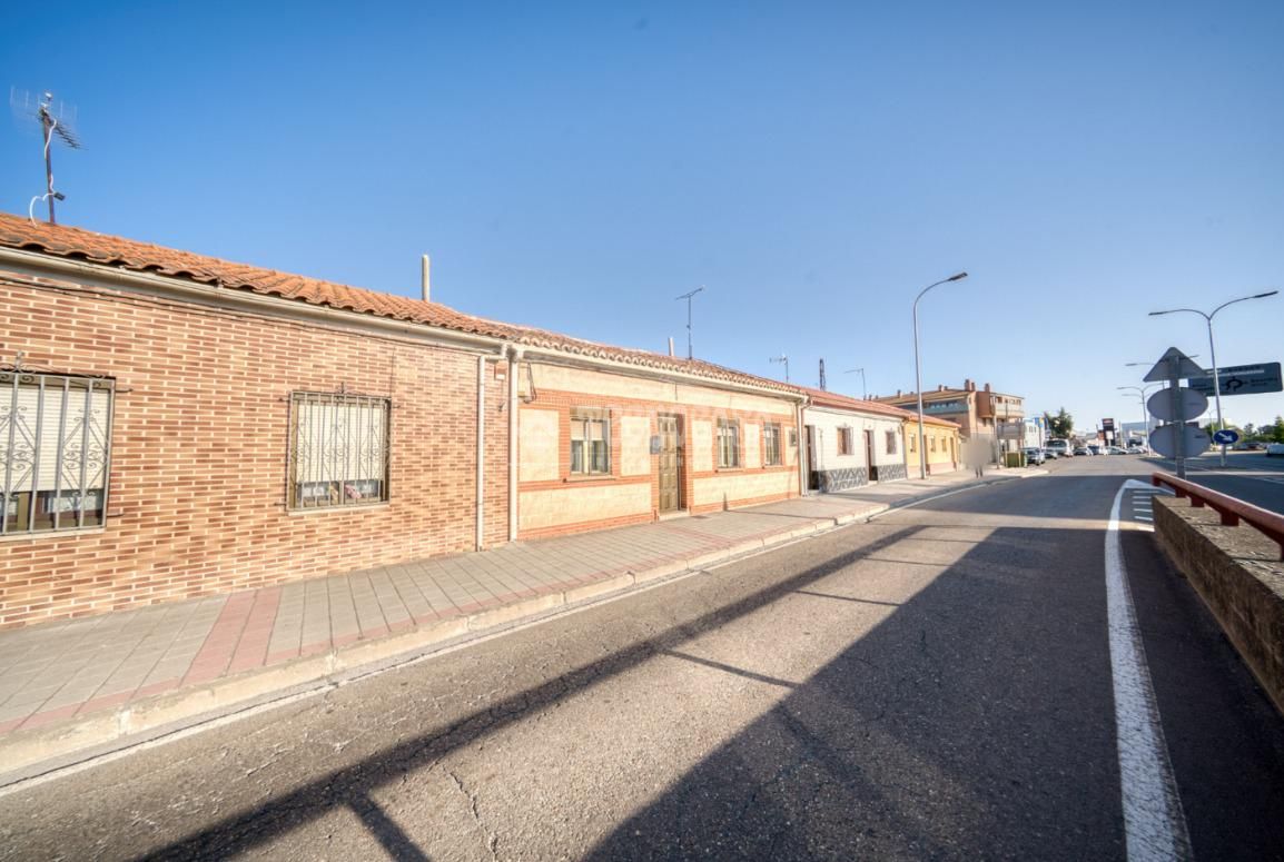 Exterior view of Single-family semi-detached for sale in Venta de Baños  with Heating and Storage room