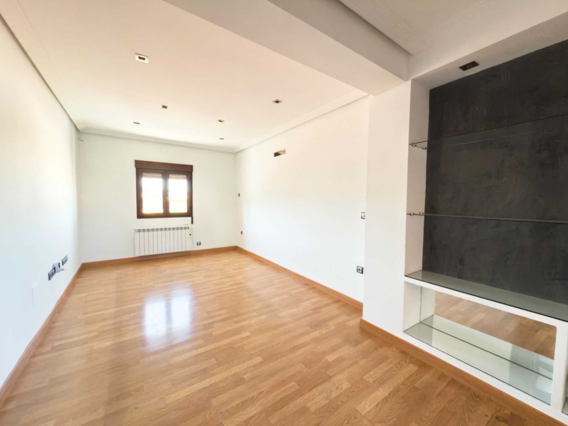 Sala d'estar de Pis en venda en Baza amb Calefacció, Parquet i Terrassa