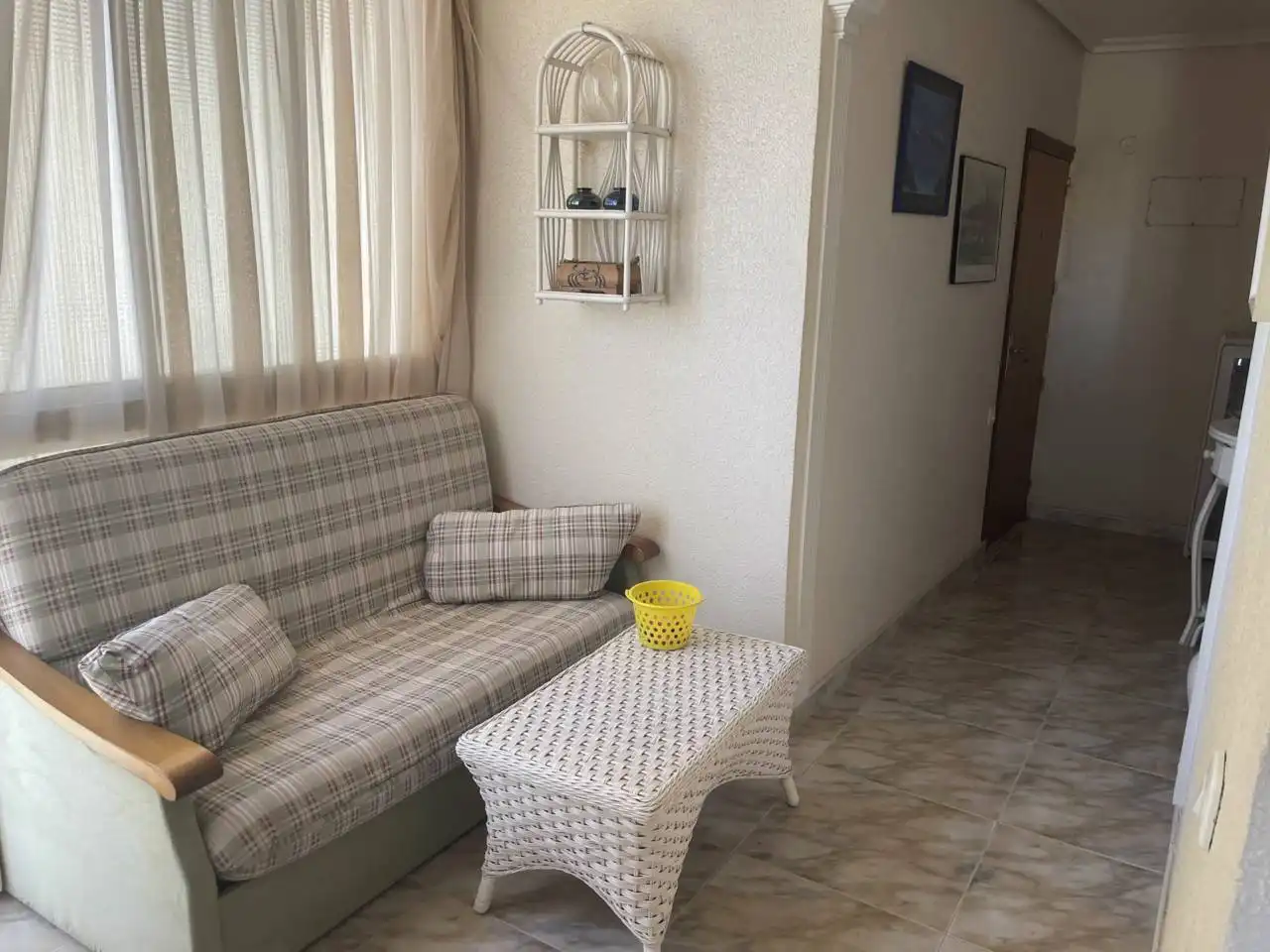 Sala d'estar de Pis de lloguer en El Campello amb Terrassa, Moblat i Balcó