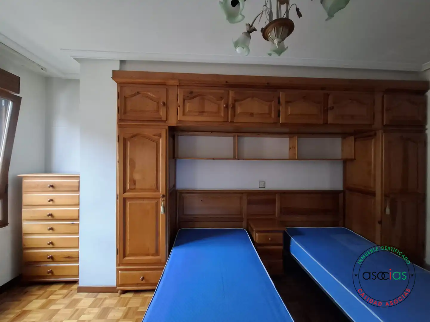 Schlafzimmer von Wohnung zur Miete in Gijón  mit Heizung, Parkett und Möbliert