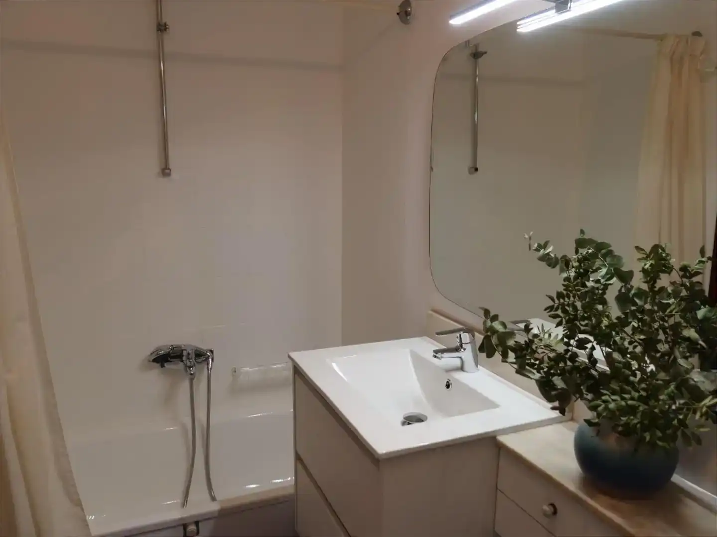 Badezimmer von Wohnung zur Miete in Santander