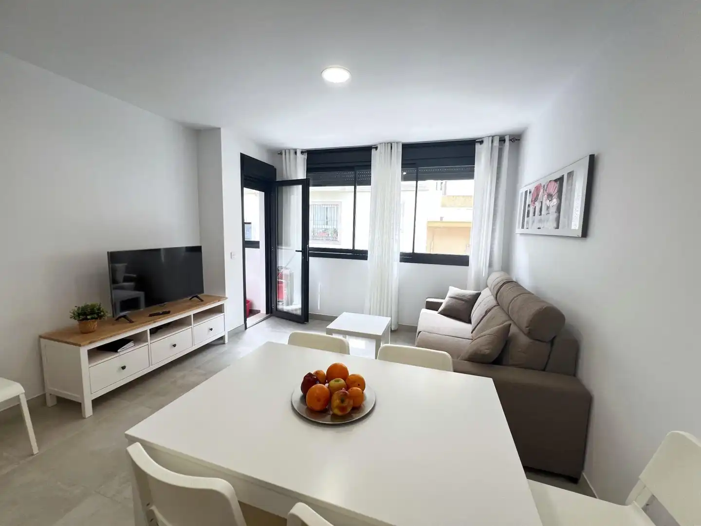 Sala d'estar de Apartament de lloguer en Fuengirola amb Aire condicionat, Calefacció i Terrassa