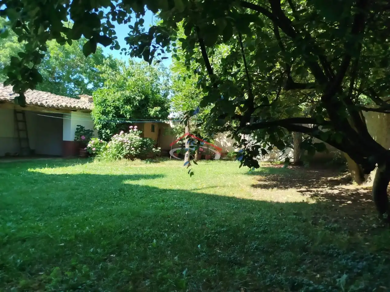 Jardí de Casa o xalet en venda en Onzonilla amb Jardí privat i Traster
