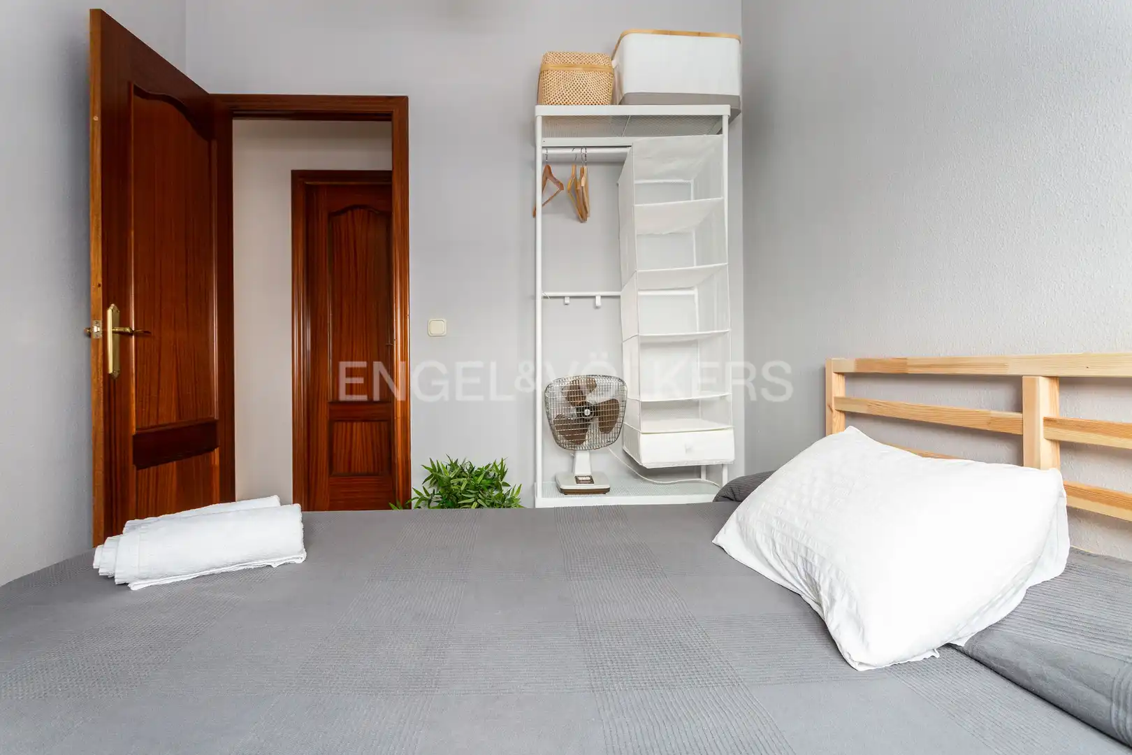Dormitori de Apartament de lloguer en Sevilla amb Aire condicionat, Calefacció i Moblat
