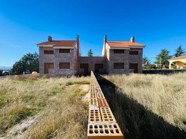 Casa bifamiliare con giardino in vendita a Navalperal de Pinares