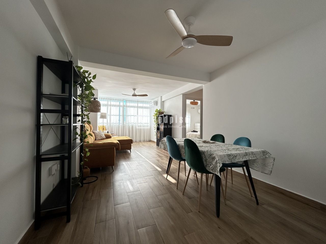 Menjador de Pis de lloguer en Málaga Capital amb Aire condicionat, Moblat i Alarma